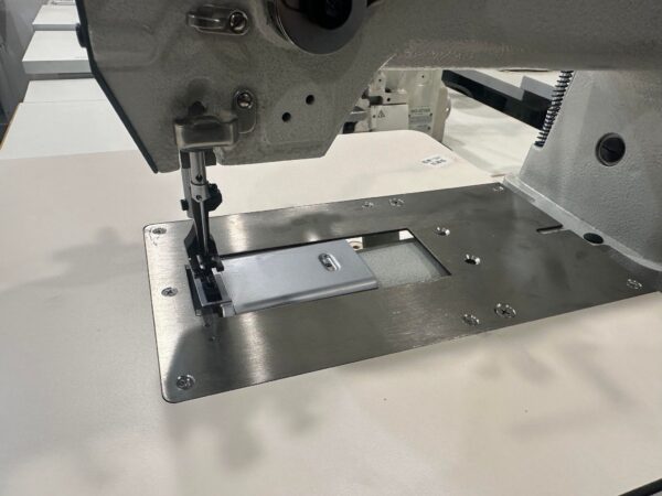 Cylinder arm compound foot sewing machine - Image 2