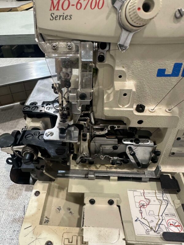 Juki MO6700 babylock sewing machine - Image 3