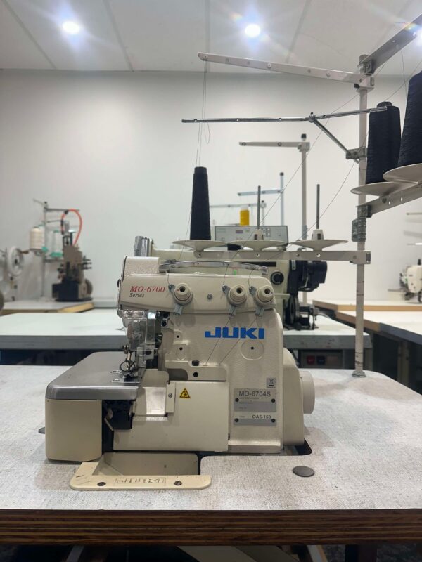 Juki MO6700 babylock sewing machine - Image 5