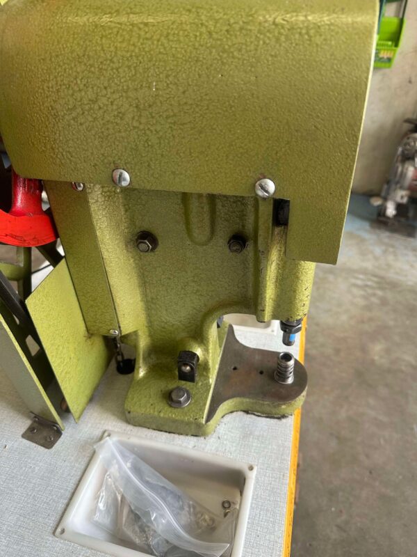 INDUSTRIAL RIVETT/ BUTTON MACHINE - Image 5