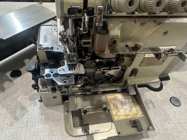 Pegasus 3/4 thread top feet sewing machine - Image 2