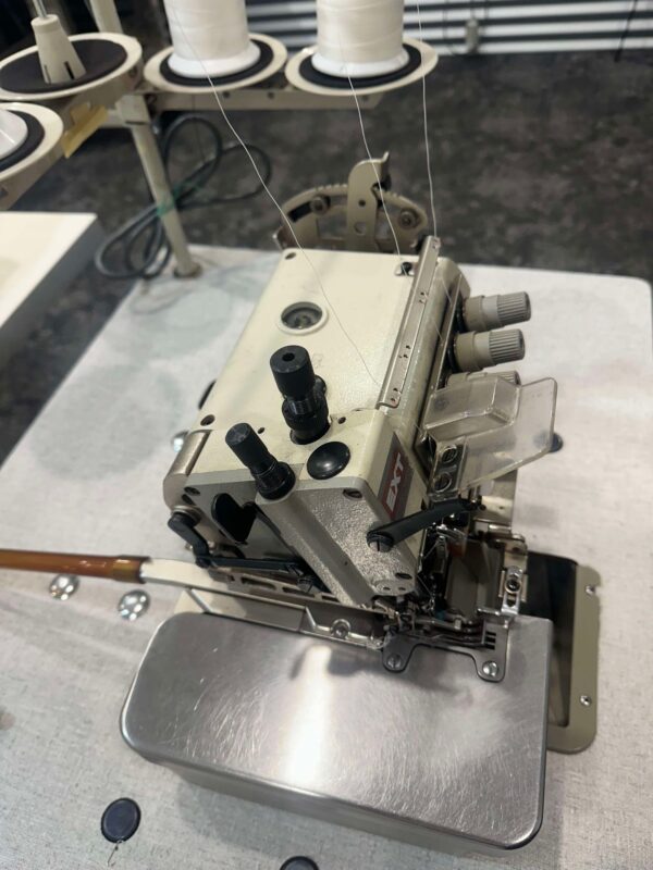 Pegasus 3/4 thread top feet sewing machine - Image 3