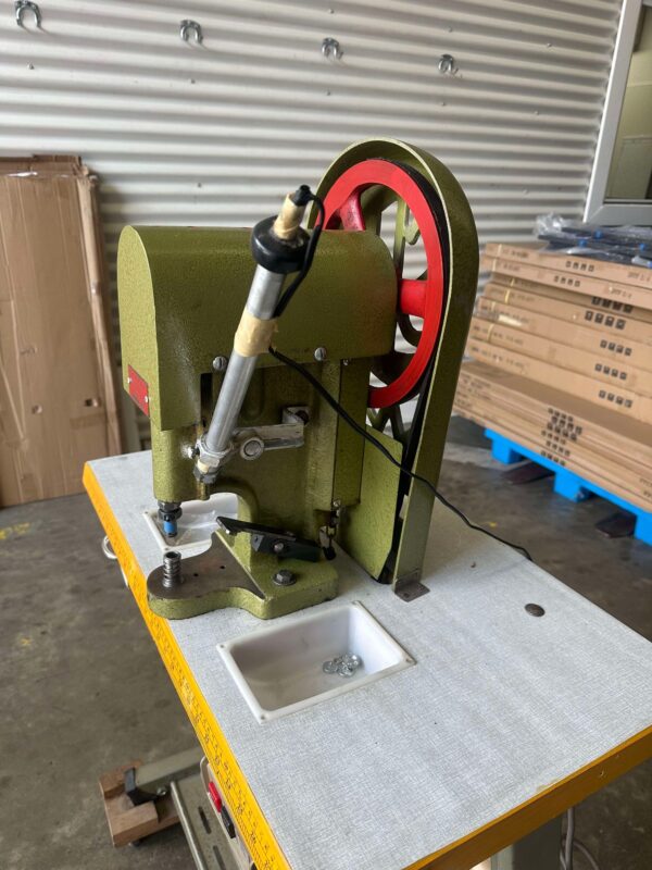 INDUSTRIAL RIVETT/ BUTTON MACHINE - Image 4