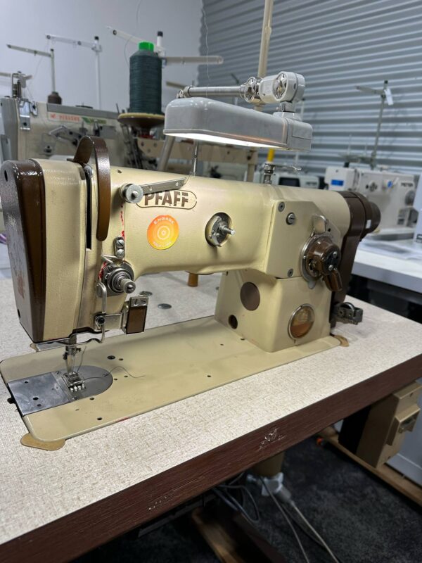Heavy duty zigzag PFAFF 483 sewing machine - Image 5