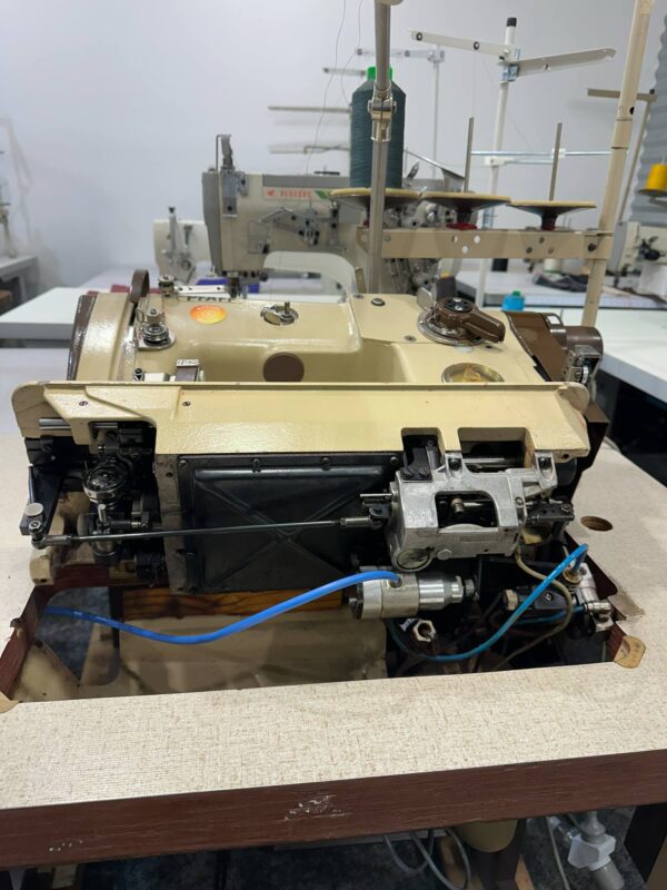Heavy duty zigzag PFAFF 483 sewing machine - Image 7